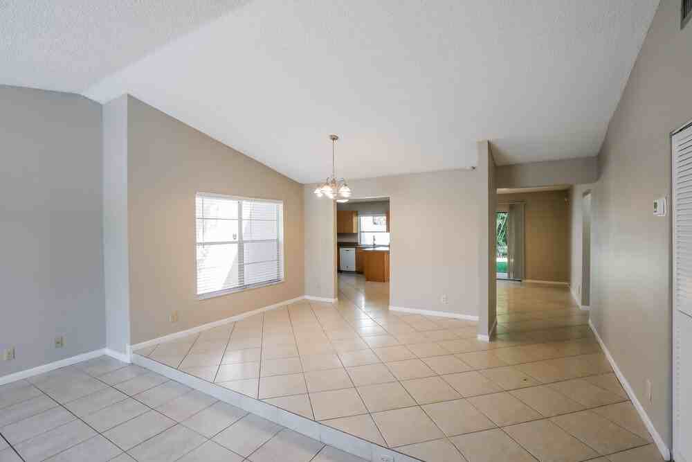 9611 Nw 44th Ct - Photo 3 of 16