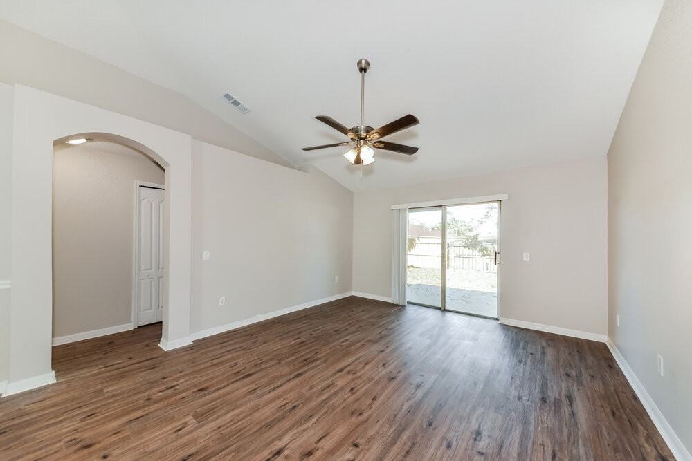 12807 Kings Lake Dr - Photo 3 of 16