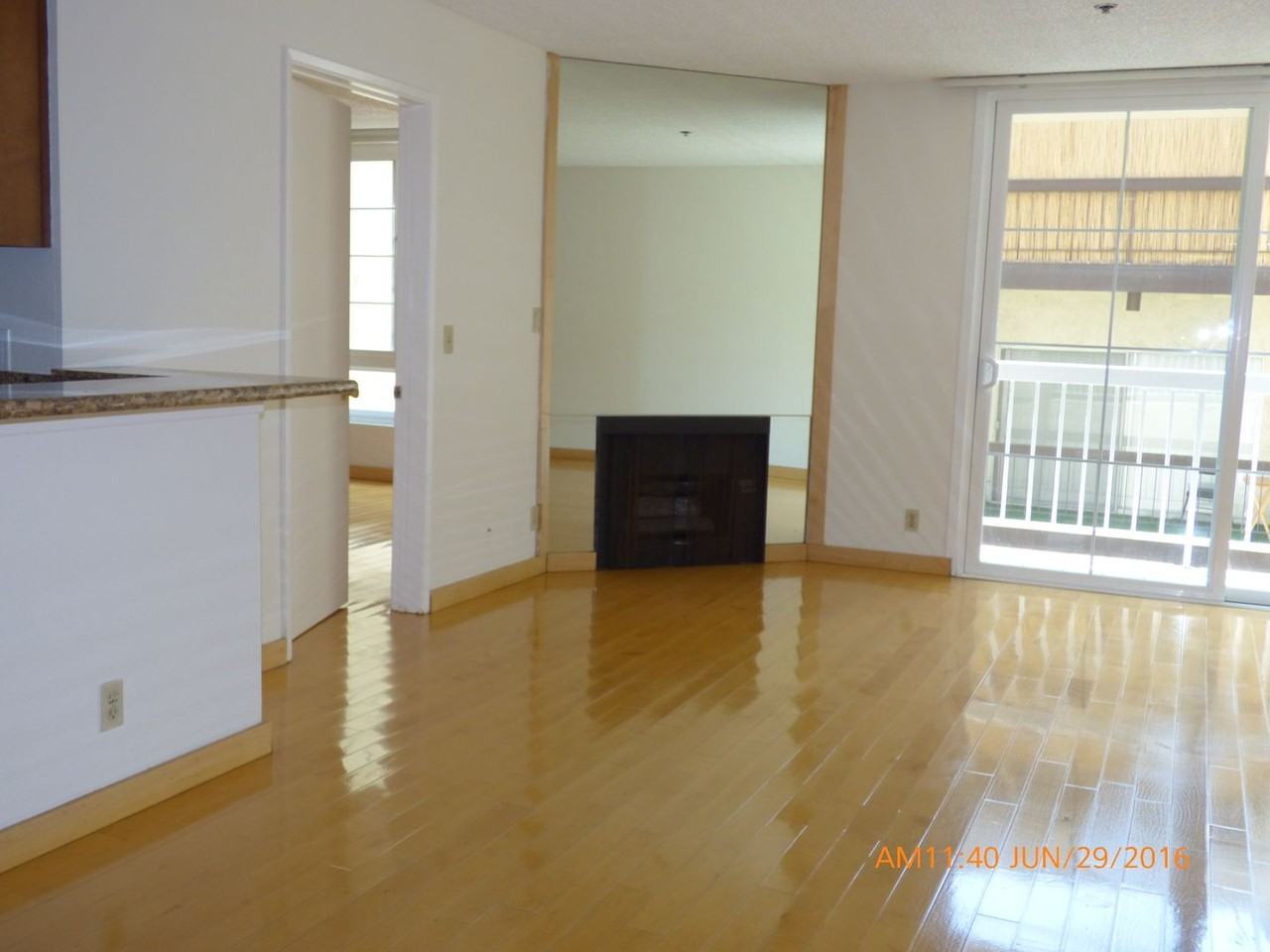 424 Veteran Ave - Photo 4 of 11