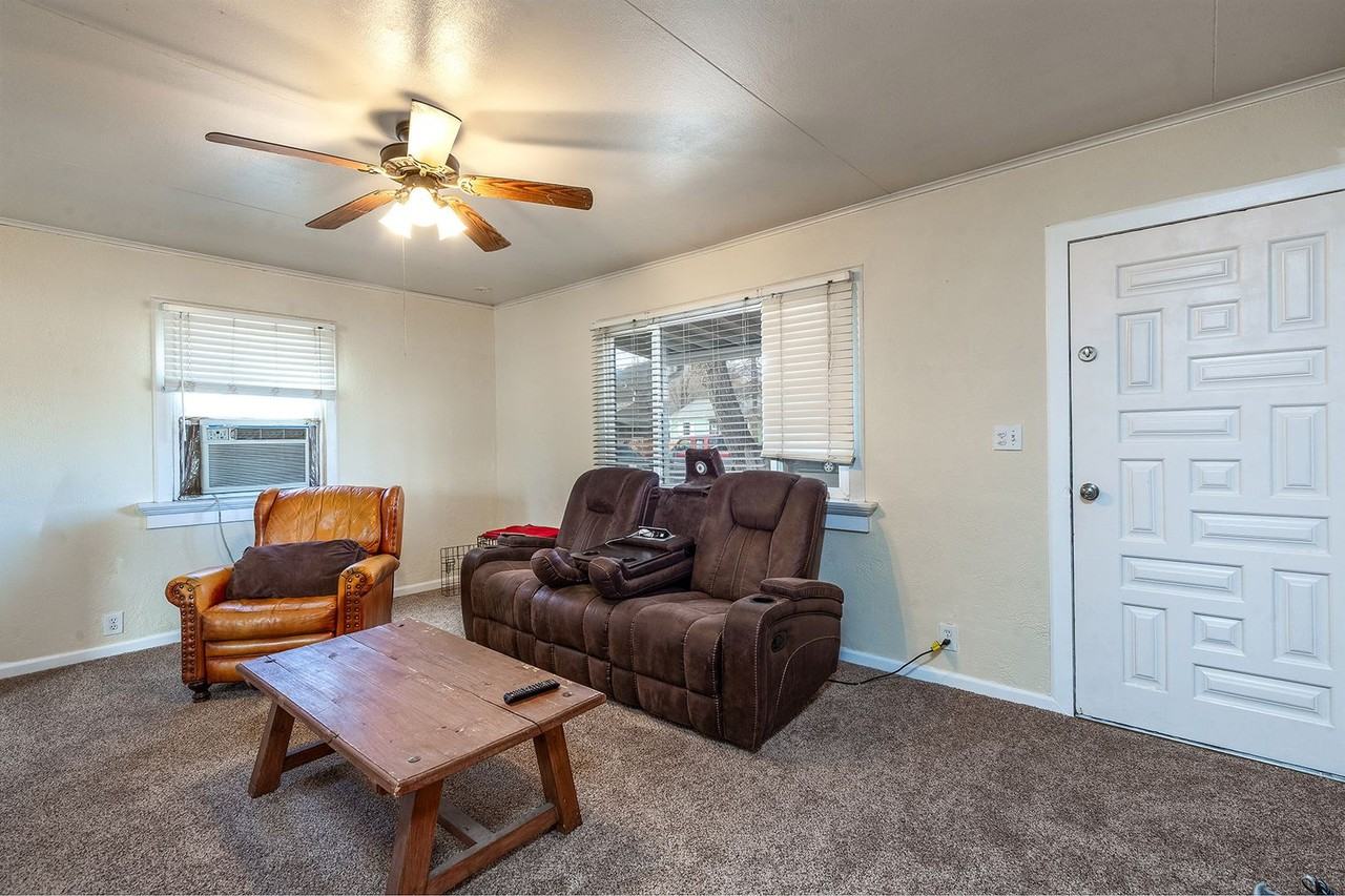 611 William Ave - Photo 3 of 14