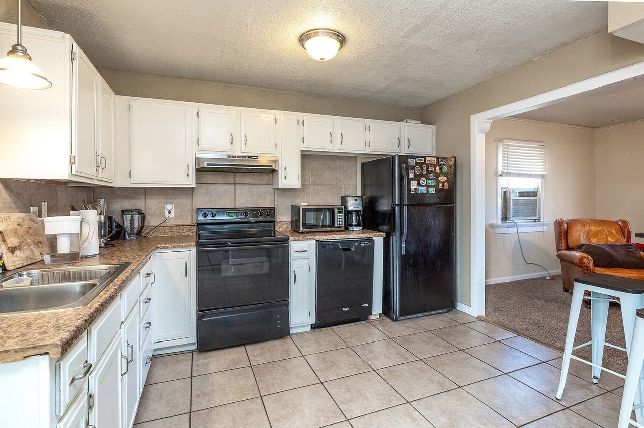 611 William Ave - Photo 6 of 14