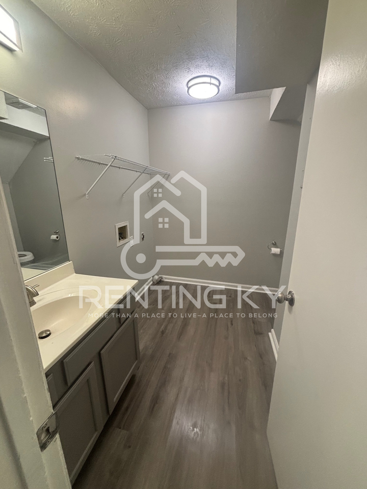 207 Peachtree Rd - Photo 7 of 17