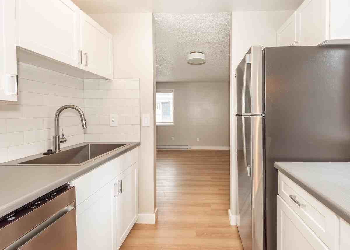 4601 E 18th St - Photo 2 of 45