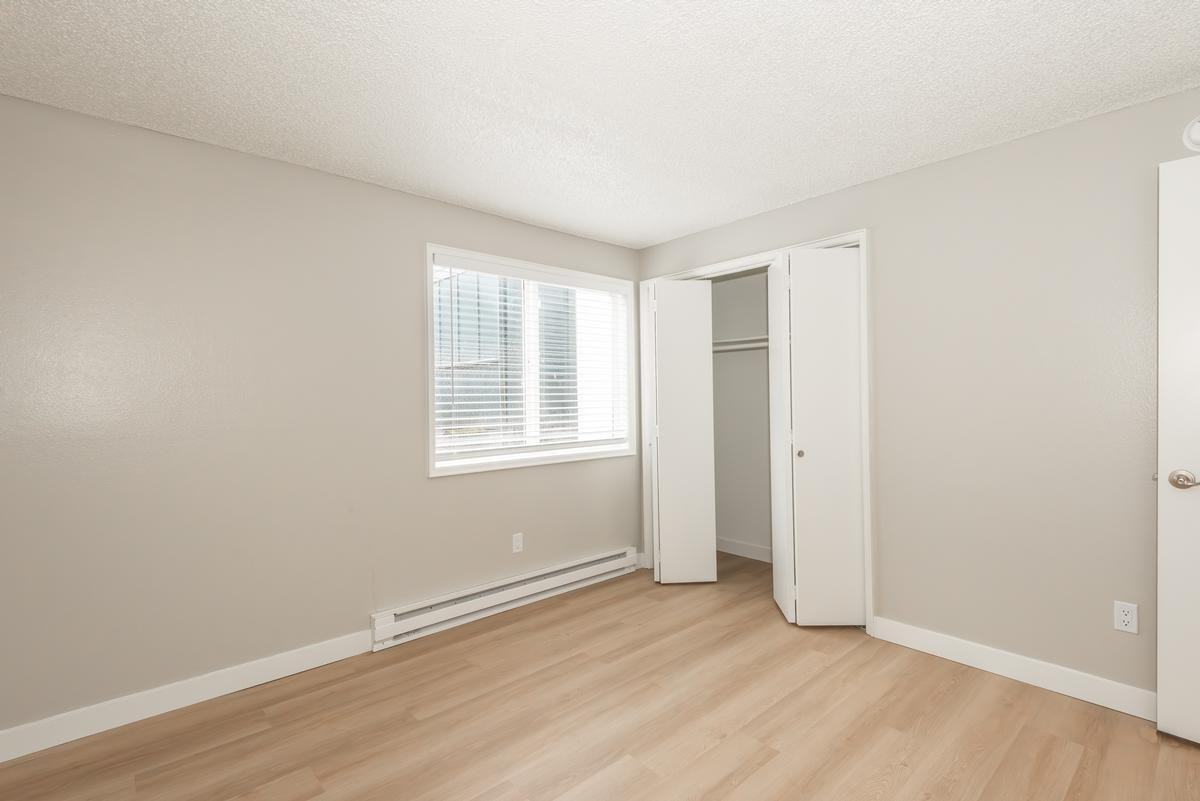 4601 E 18th St - Photo 5 of 45