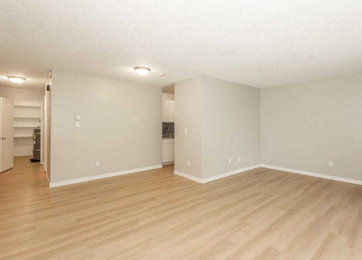 4601 E 18th St - Photo 5 of 45