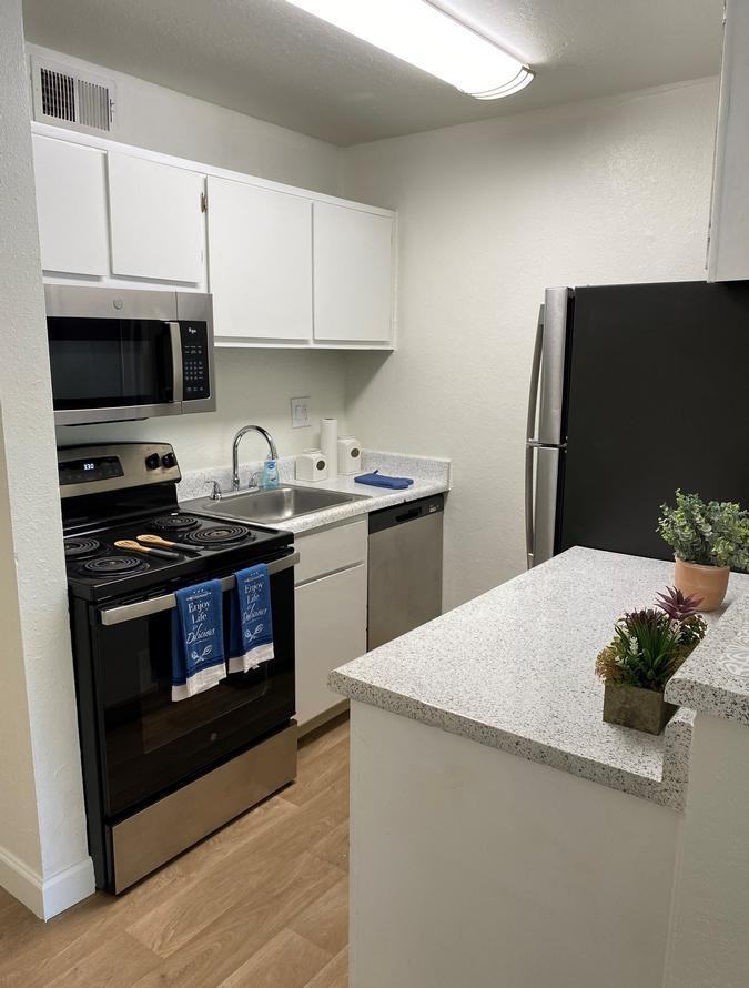 175 W Valencia Rd - Photo 7 of 24