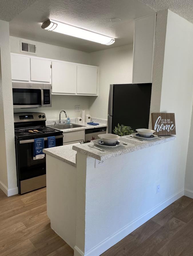 175 W Valencia Rd - Photo 2 of 24