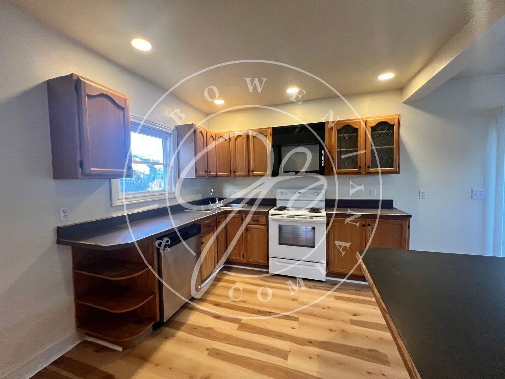 3947 Watson Ave - Photo 4 of 10