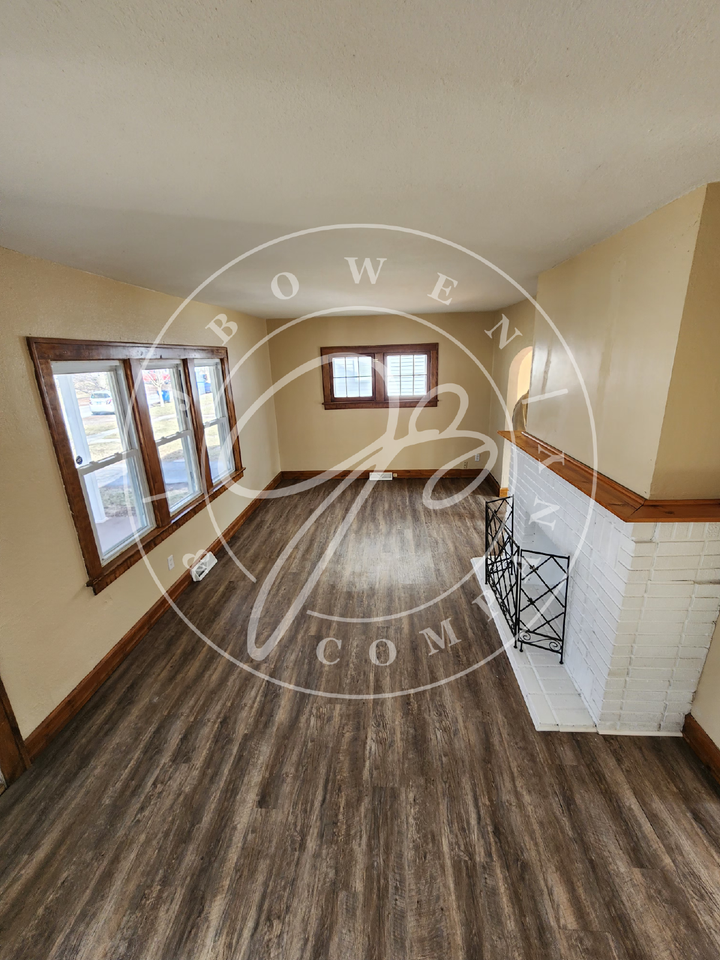 3218 Algonquin Pkwy - Photo 2 of 23