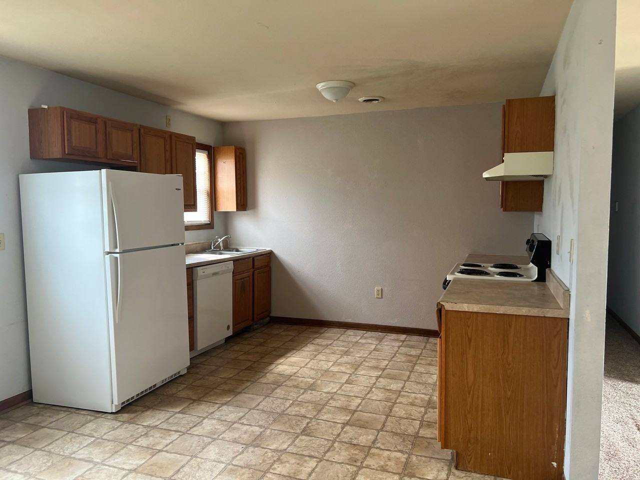 15004 Tampa Rd - Photo 6 of 14