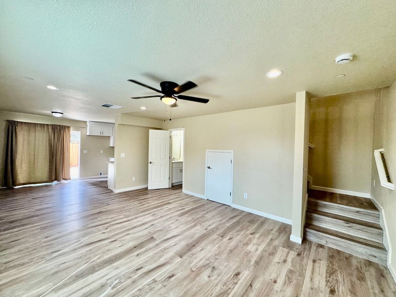 677 Illinois Ave #3 - Photo 4 of 19