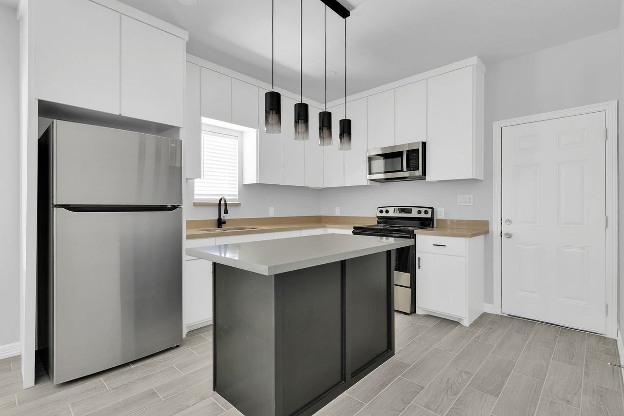 Xanthia Apts - Photo 2 of 26