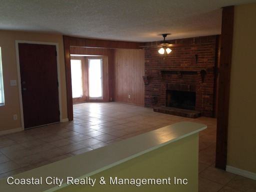 2912 W 15th St - Photo 2 of 15