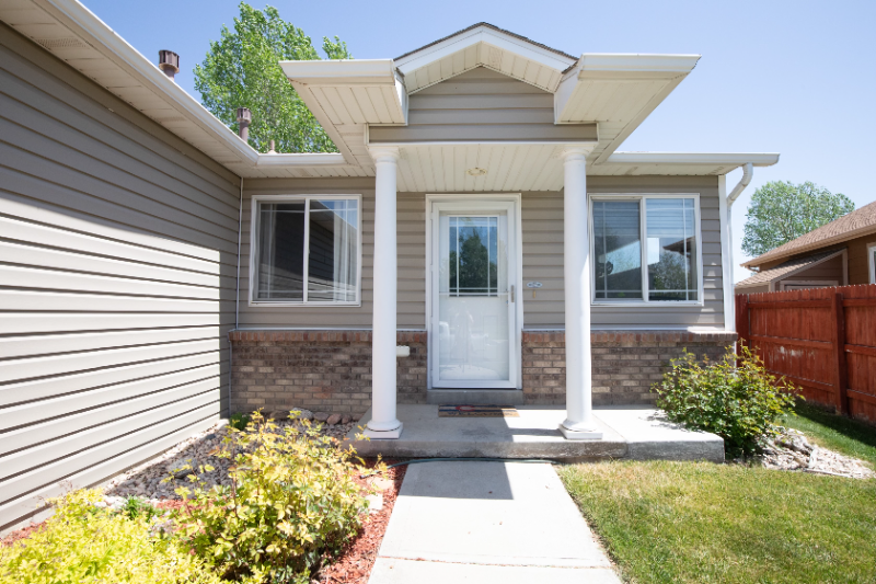 1120 Berwick Ct - Photo 2 of 20