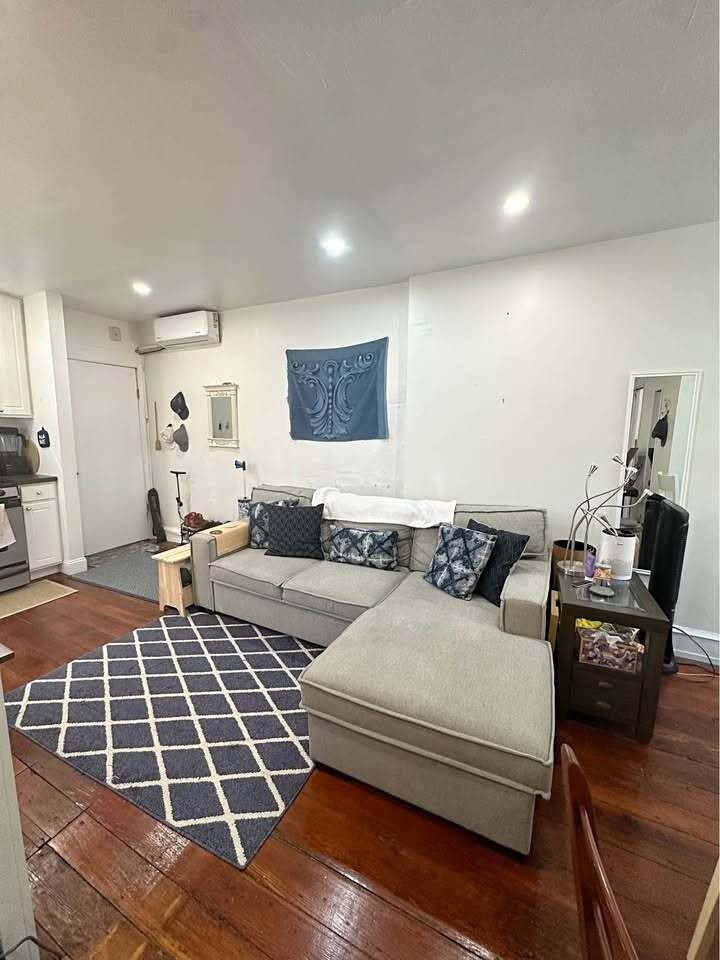 1324 Pine Street - Photo 4 of 17