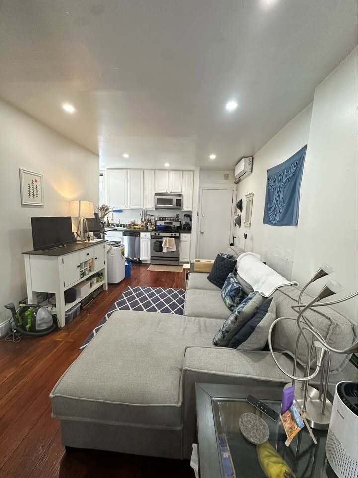 1324 Pine Street - Photo 5 of 17