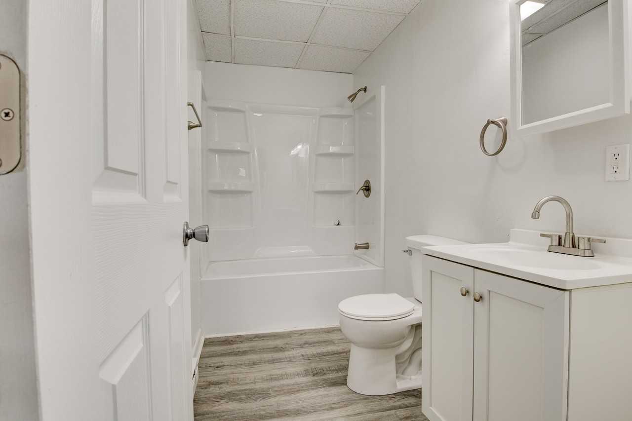 Central Plaza Apartments - Photo 4 of 39