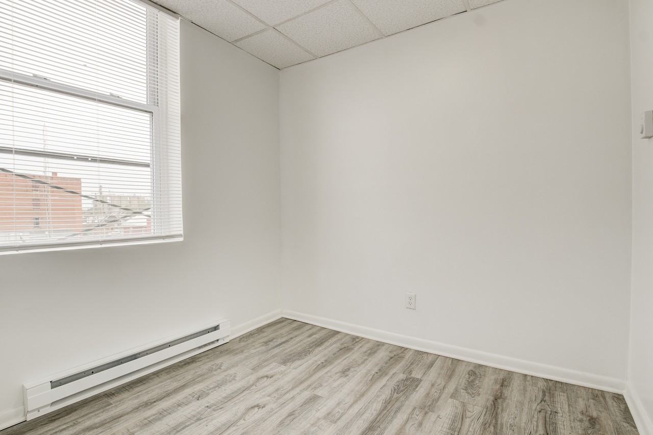 Central Plaza Apartments - Photo 5 of 39