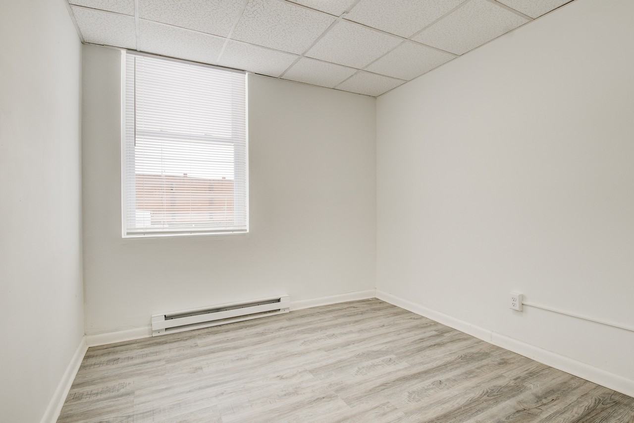 Central Plaza Apartments - Photo 7 of 39