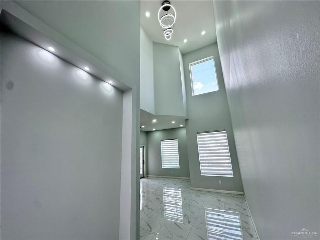 1905 Sunset Dr - Photo 3 of 21