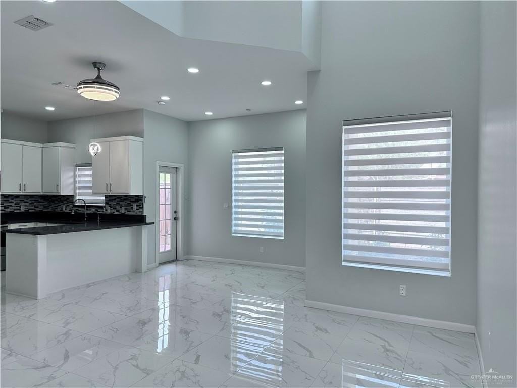 1905 Sunset Dr - Photo 4 of 21