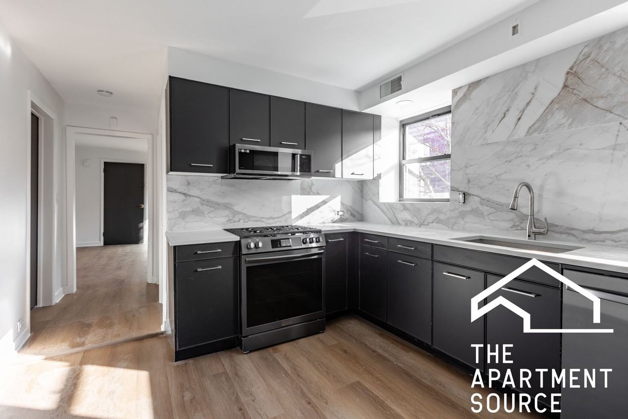 3138 W Schubert Ave #2R