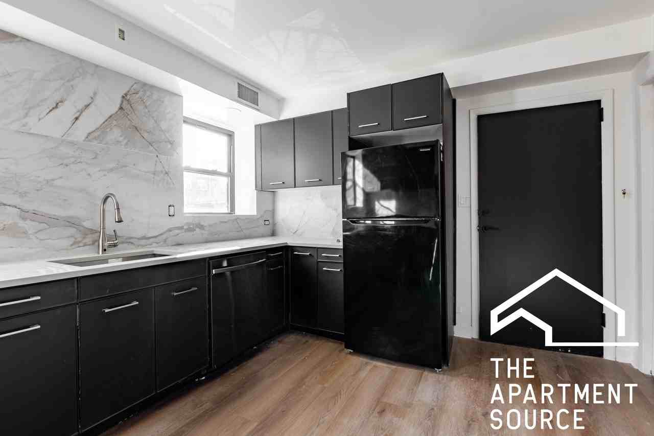 3138 W Schubert Ave #2R - Photo 3 of 18