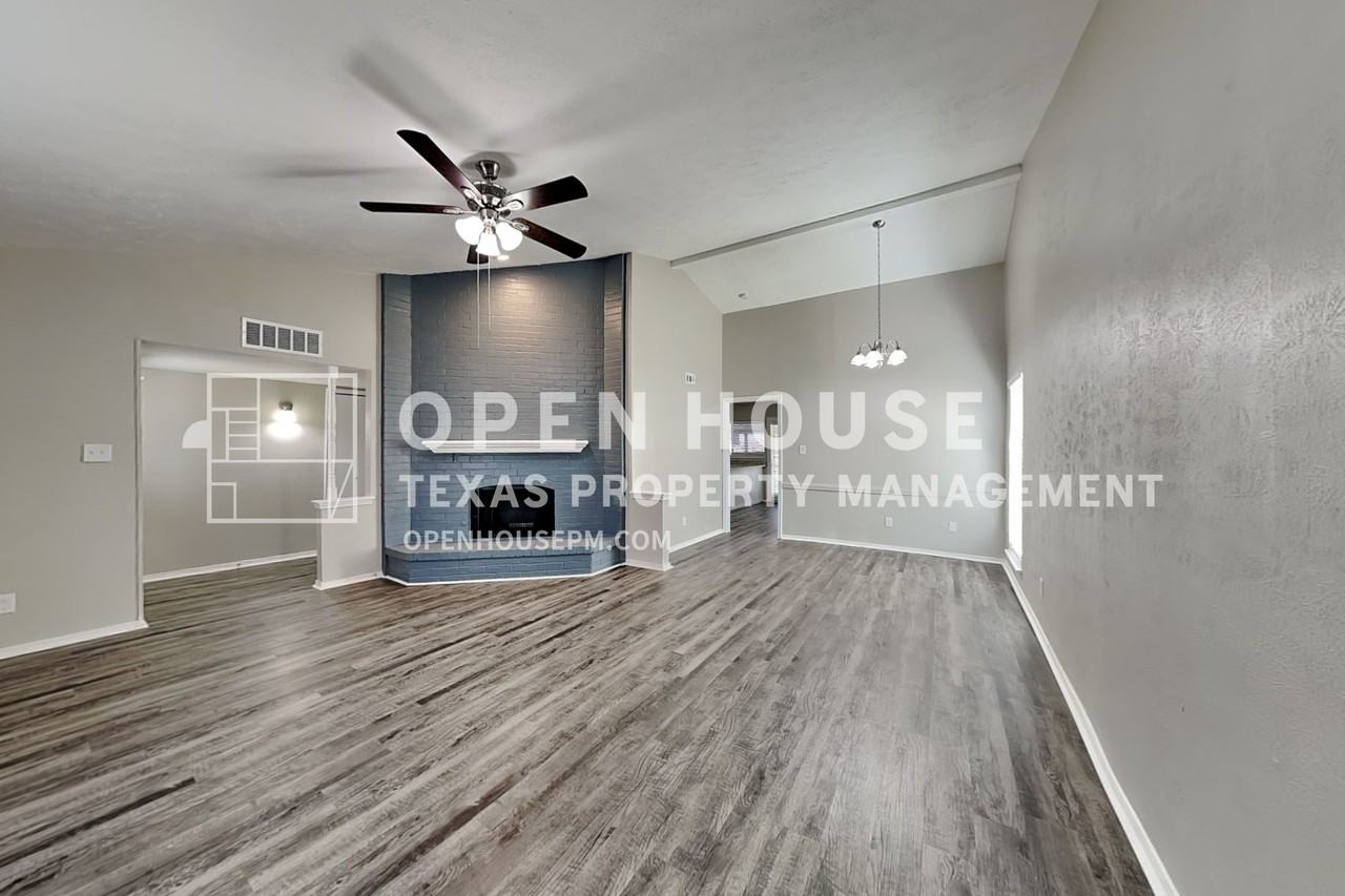 906 Rocky Creek Ln - Photo 3 of 19