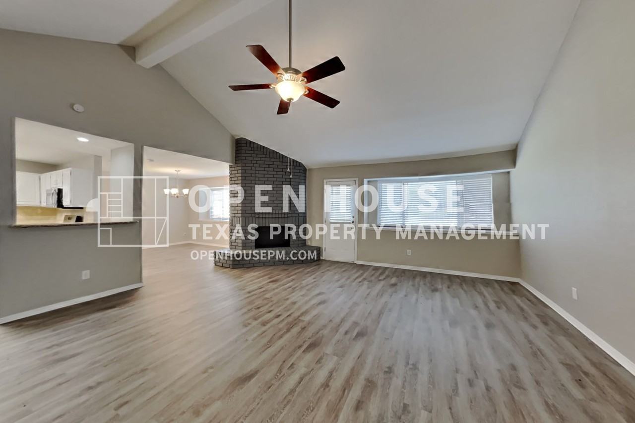 1804 Chatham Dr - Photo 3 of 23