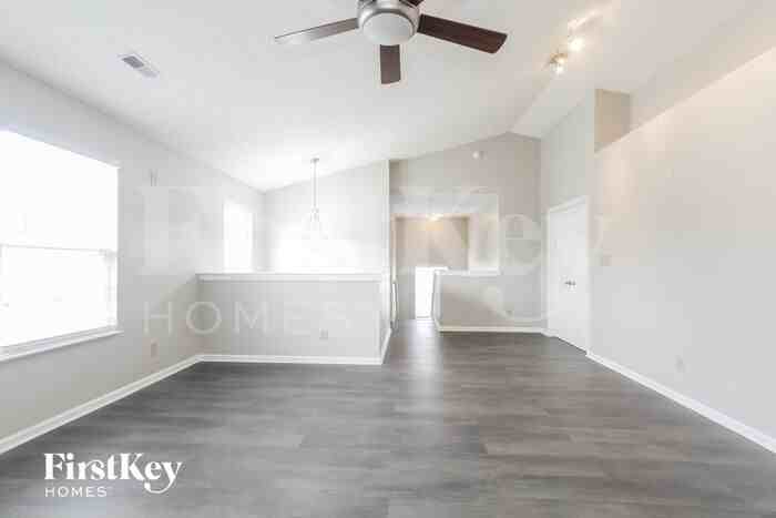 2935 Coles Creek Ln - Photo 3 of 15