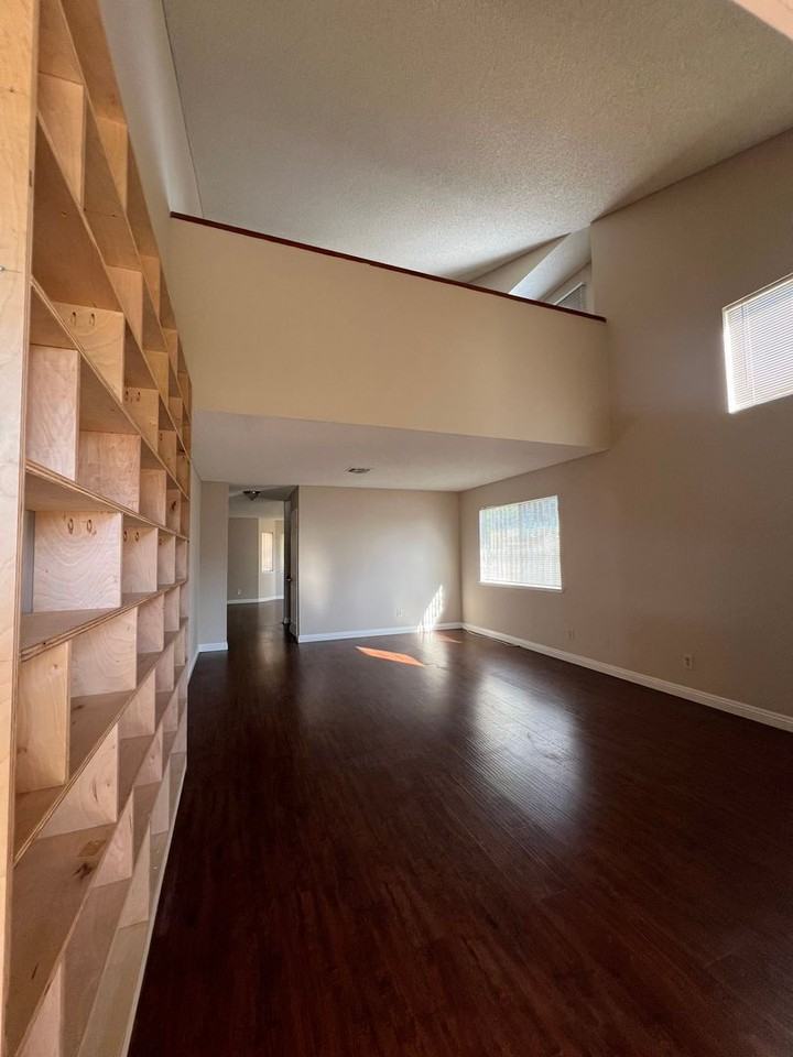 3302 Delta Ave - Photo 3 of 15