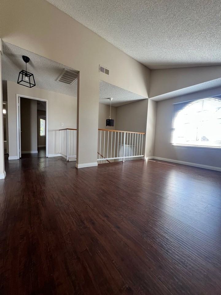 3302 Delta Ave - Photo 7 of 15