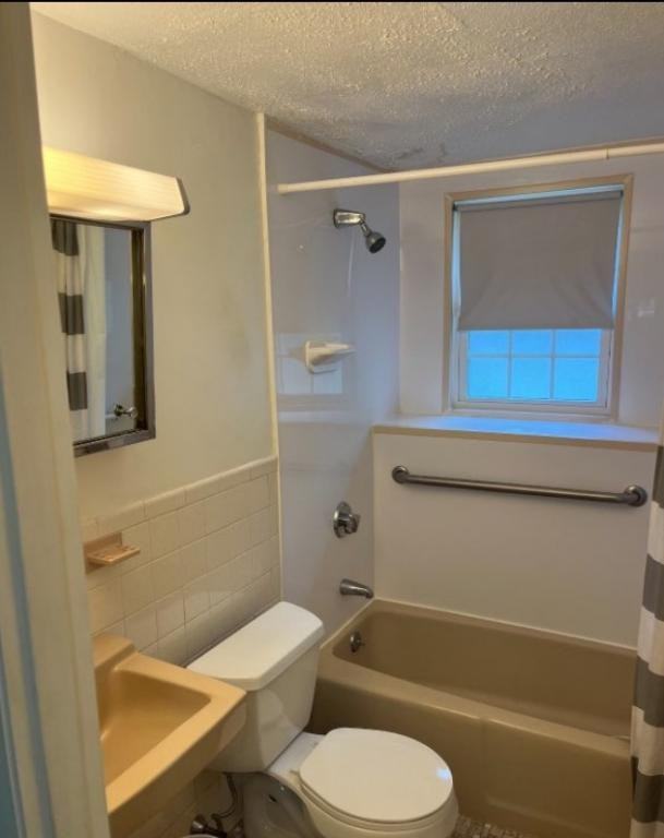 157 Stone St - Photo 3 of 6