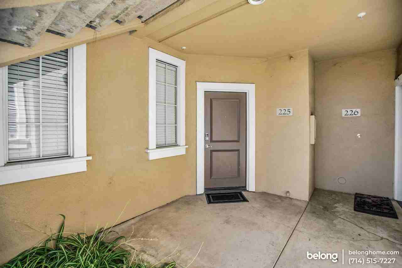 225 Gallery Way - Photo 2 of 23