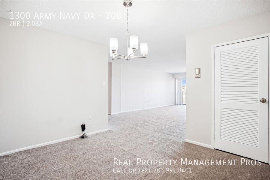1300 Army Navy Dr #708 - Photo 7 of 30