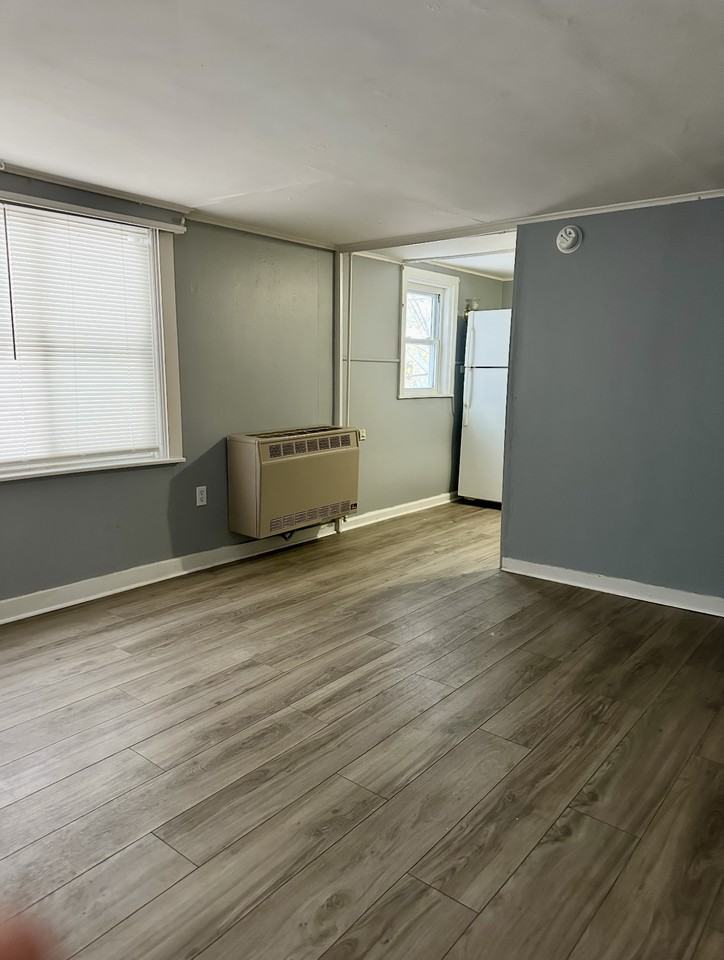 129 W 4th St #5 - Photo 2 of 9