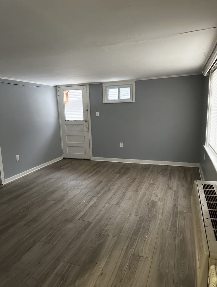 129 W 4th St #5 - Photo 5 of 9