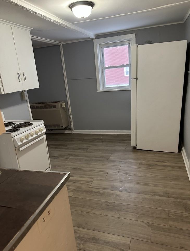 129 W 4th St #5 - Photo 6 of 9