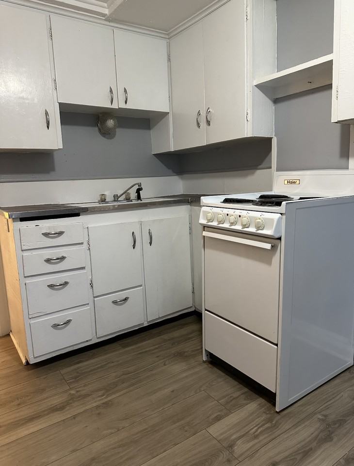 129 W 4th St #5 - Photo 7 of 9