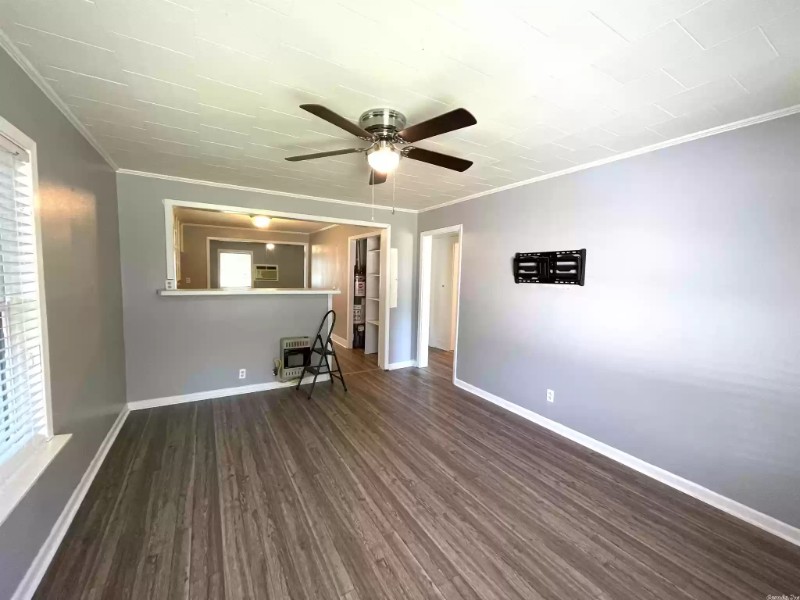 1218 Willow St - Photo 3 of 12