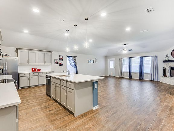 3421 Riverside Dr - Photo 3 of 13