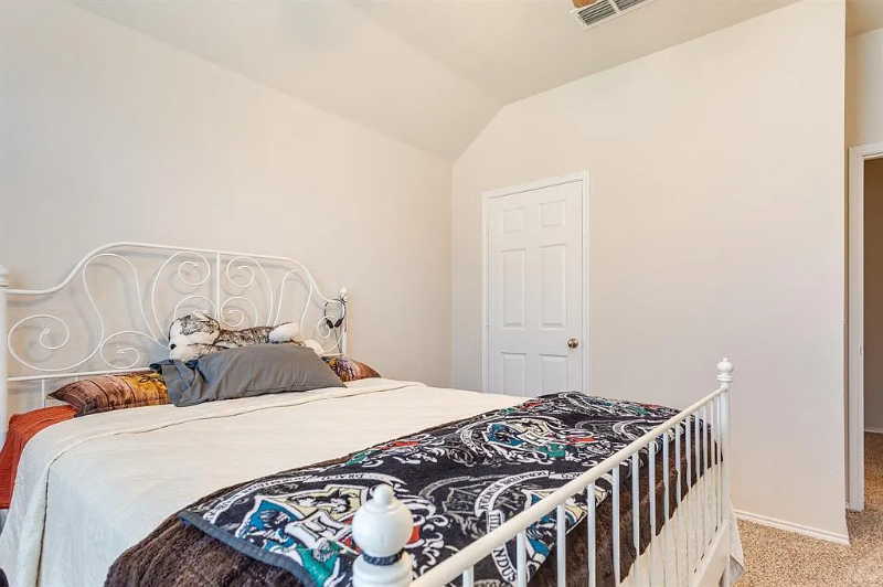 4636 Matthew Dr - Photo 2 of 14