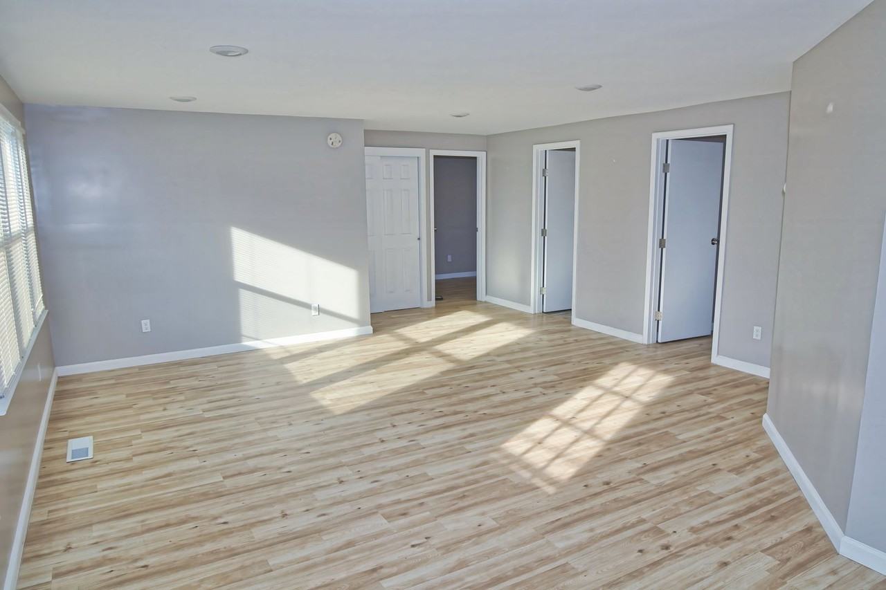 668 Gillett Rd - Photo 3 of 12