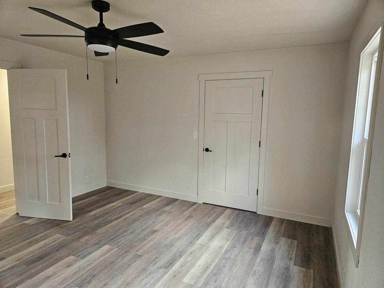 4144 Kemp Rd N - Photo 2 of 14