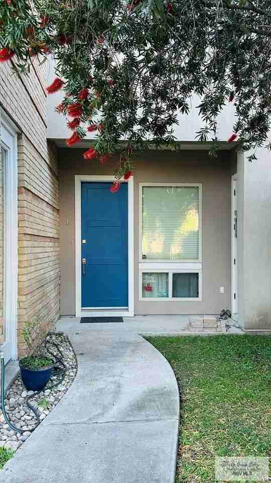 524 Wildrose Ln - Photo 2 of 26