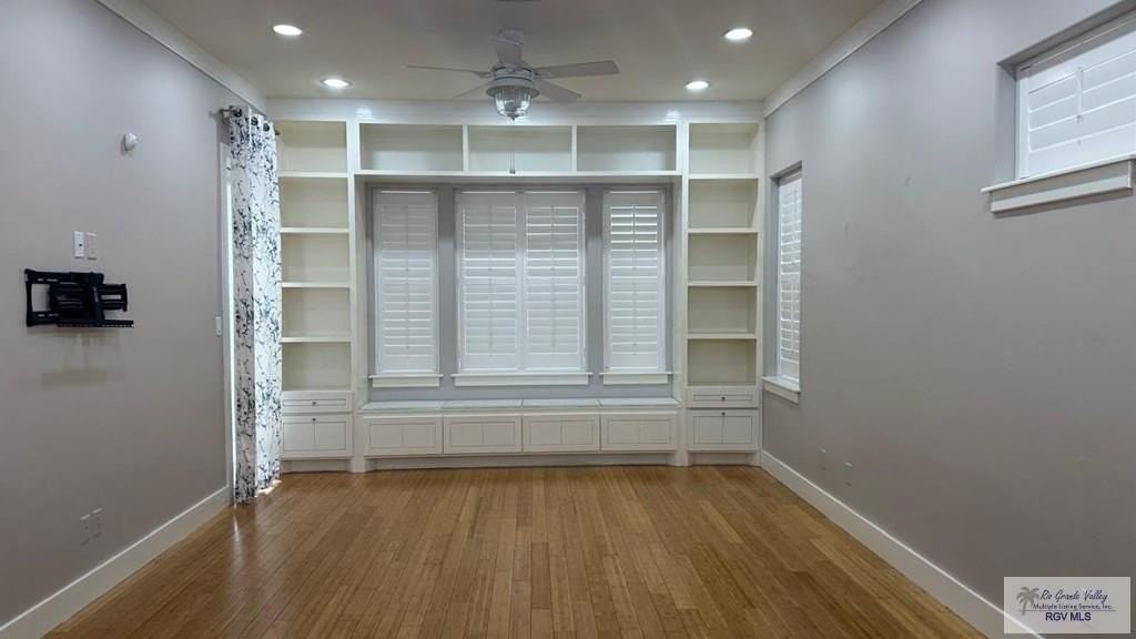 524 Wildrose Ln - Photo 7 of 26