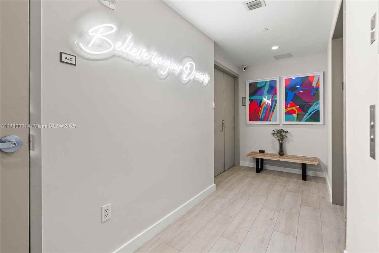 488 Ne 18th St #715 - Photo 2 of 38