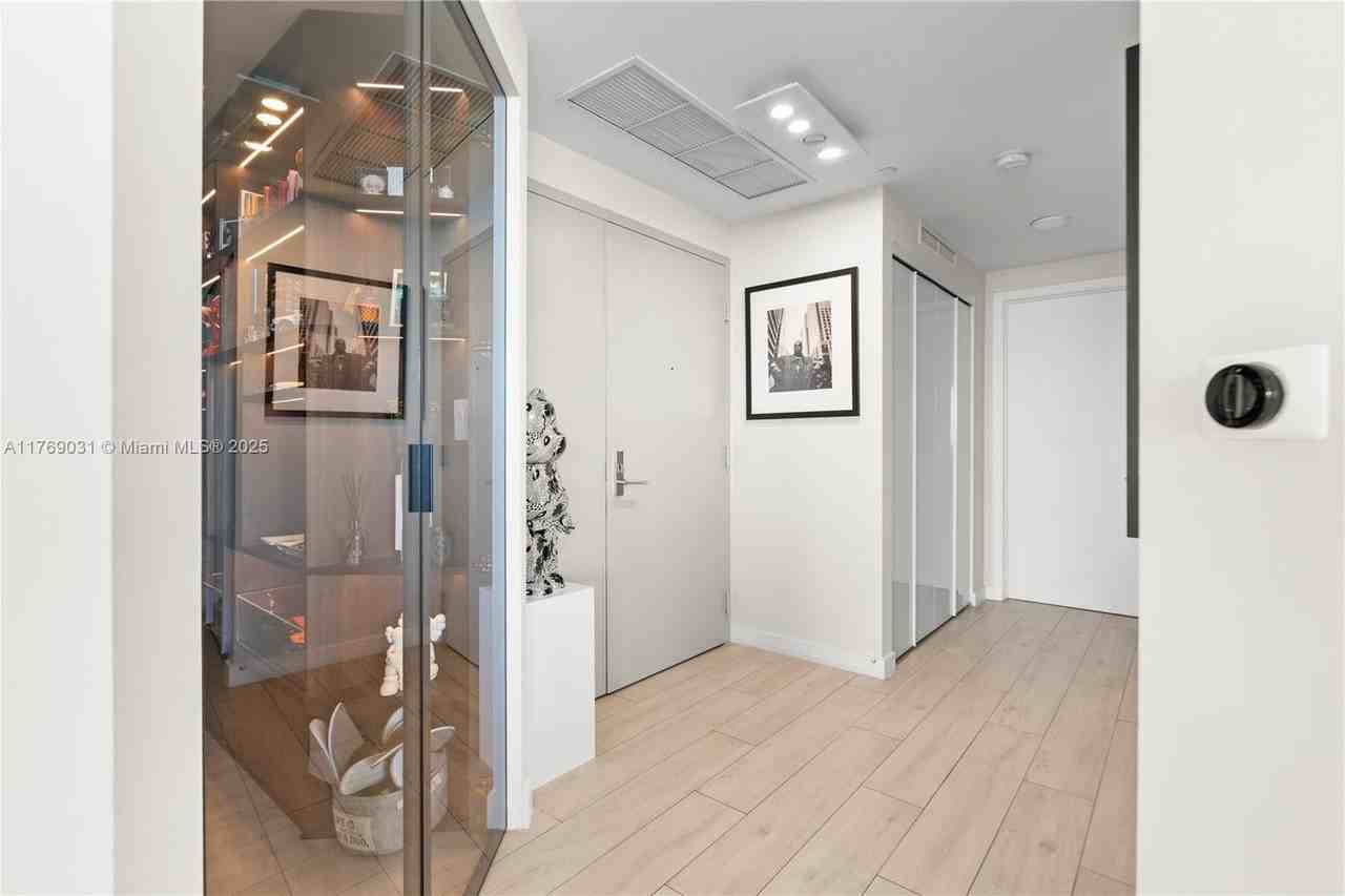 488 Ne 18th St #715 - Photo 3 of 38