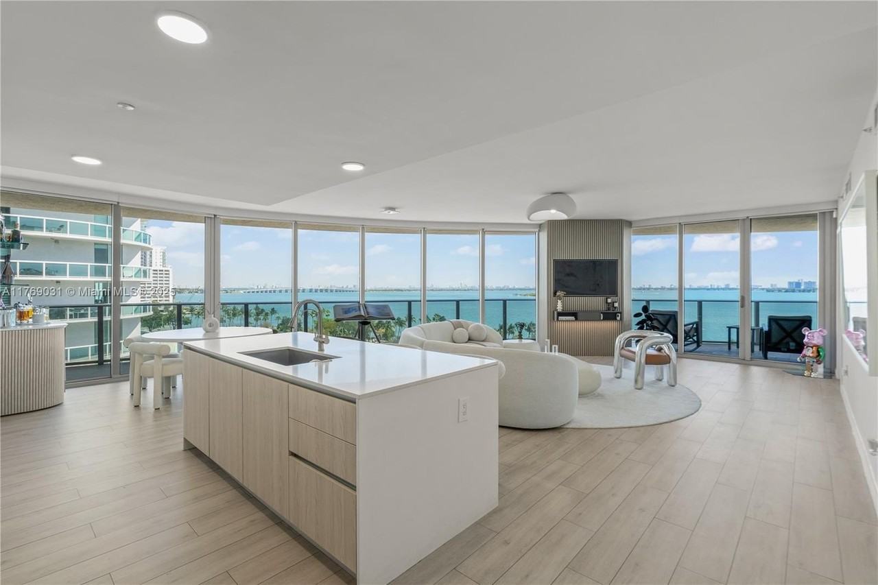 488 Ne 18th St #715 - Photo 4 of 38