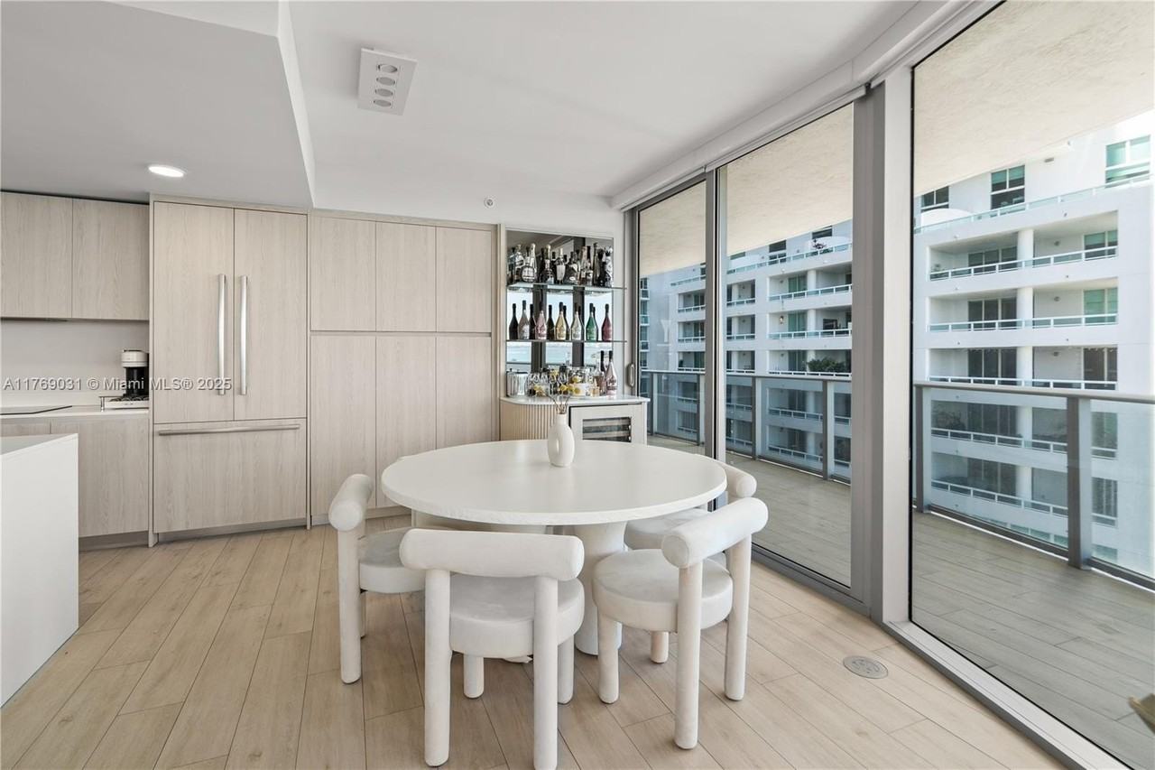 488 Ne 18th St #715 - Photo 7 of 38